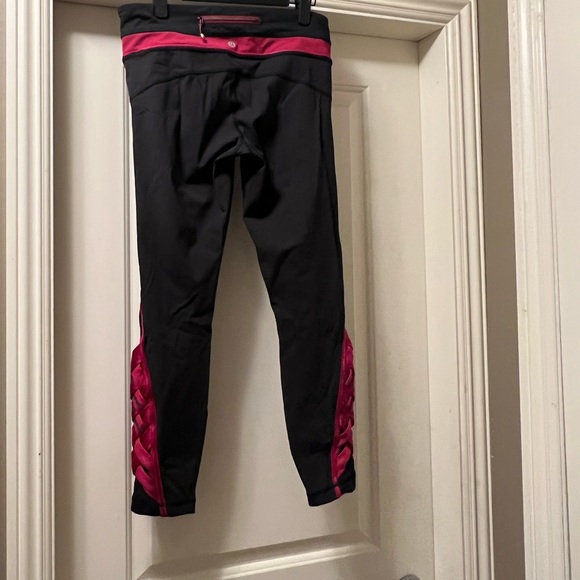 Size 8 NWOT lululemon leggings - Picture 4 of 4